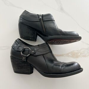 Women’s Born Black Leather Ankle Boots with Side Zip Size 7